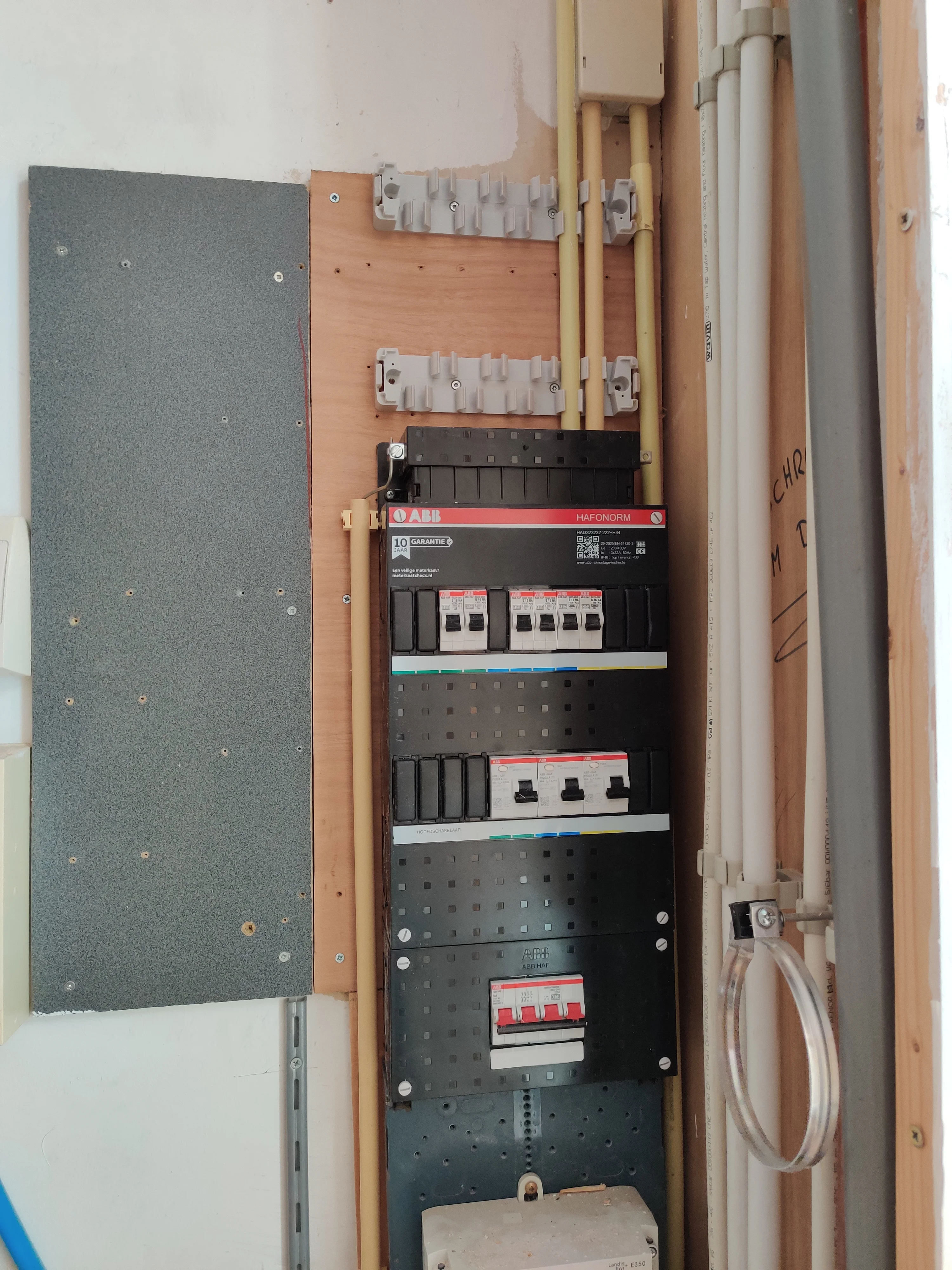 New consumer unit in bakery De Spekkoek Koningin in Leiden